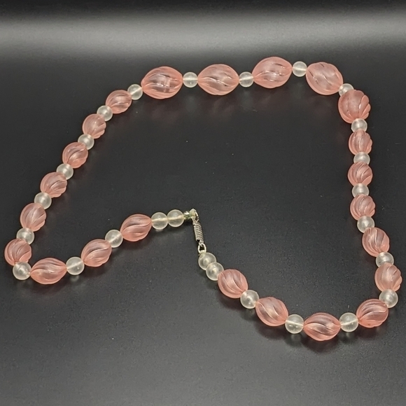 Vintage Bubblegum Pink Twisted Bead Necklace - Picture 4 of 7
